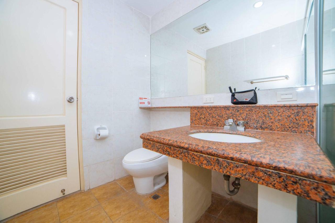 RedDoorz Premium @ Korea Town Angeles City Exterior foto