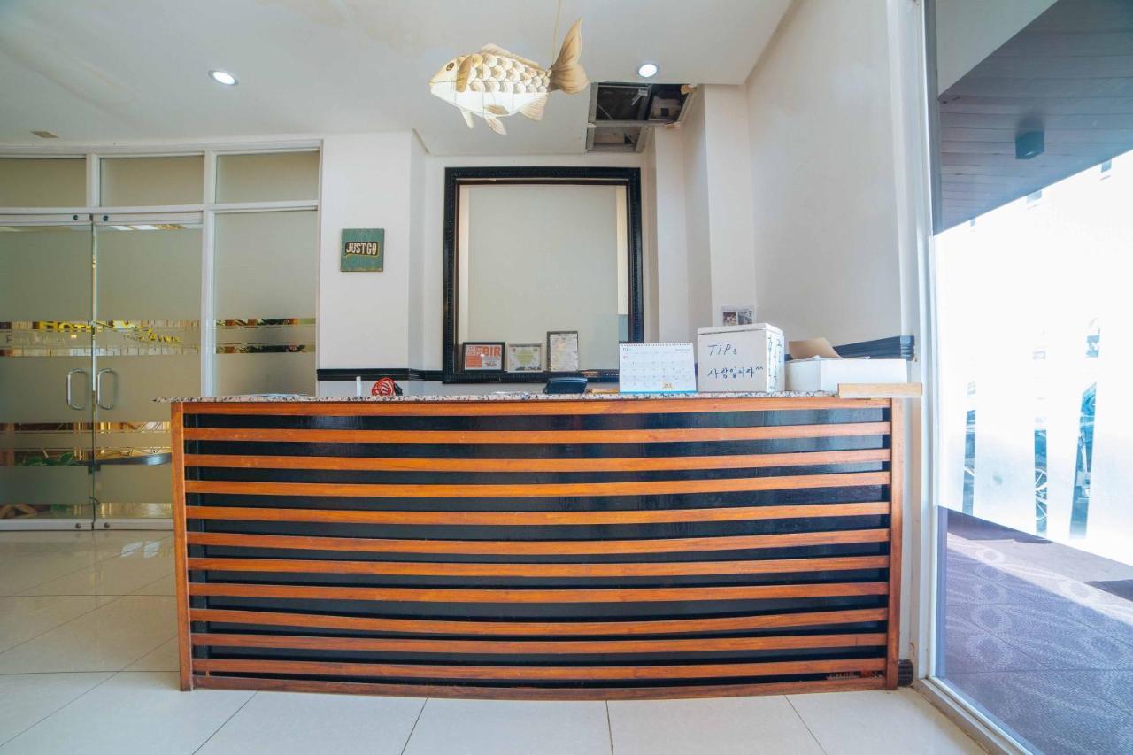 RedDoorz Premium @ Korea Town Angeles City Exterior foto